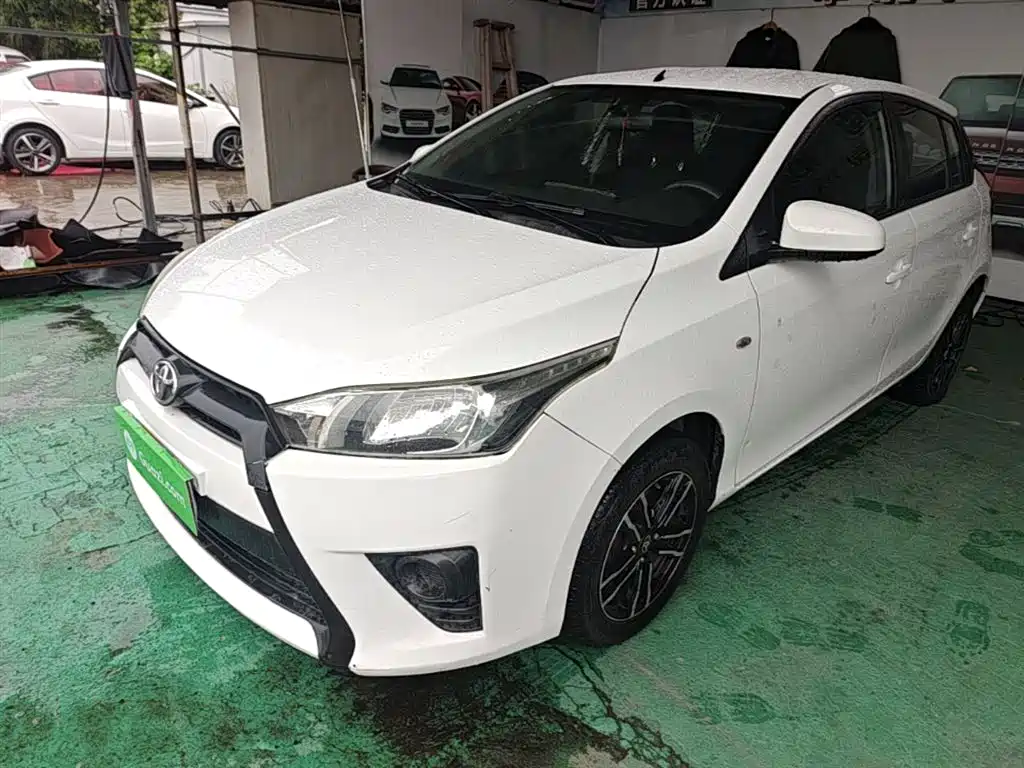 Toyota Yaris L 2015 — фото 1