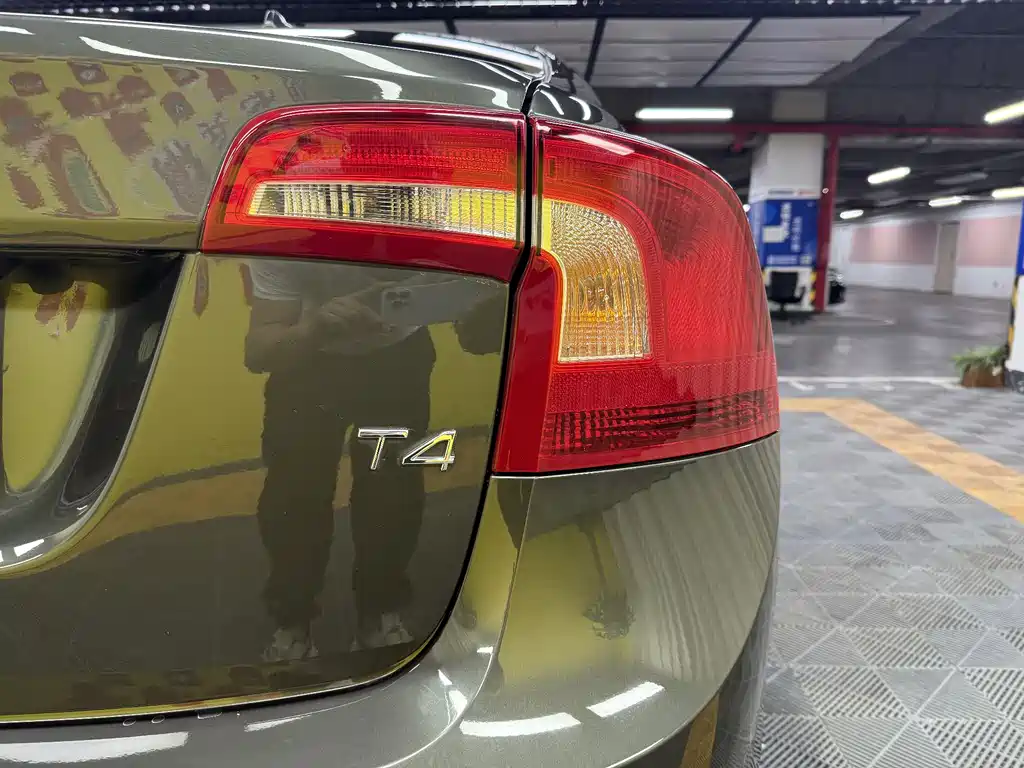 Volvo S60 2018 — фото 14