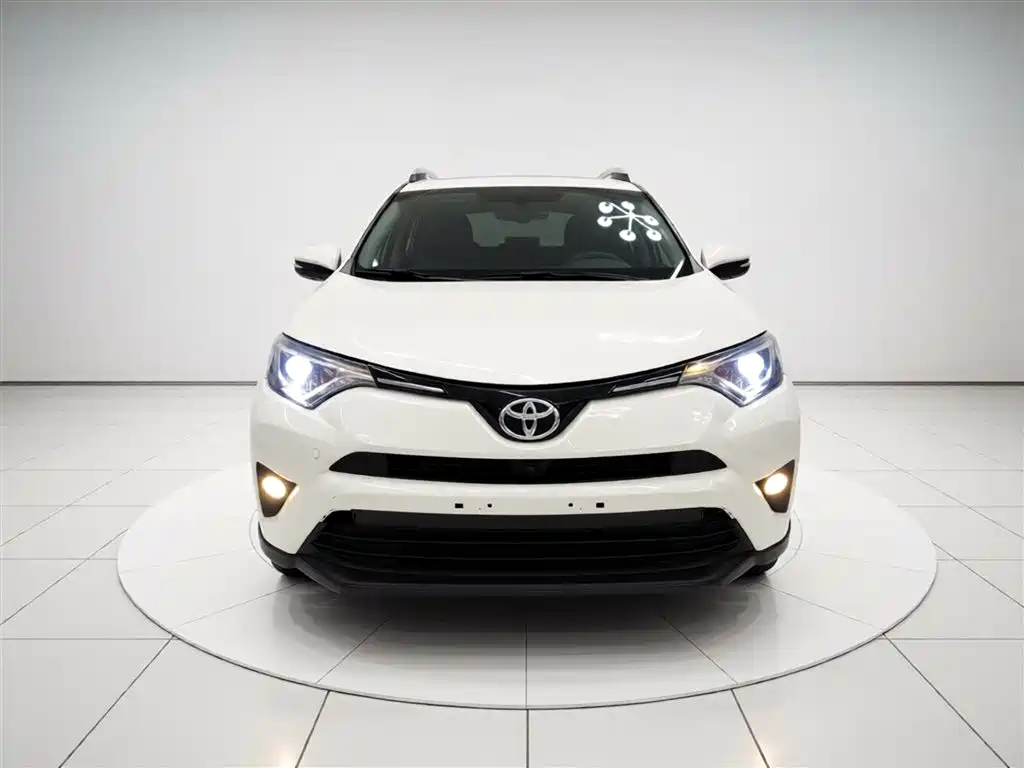 Toyota RAV4 2017 — фото 3