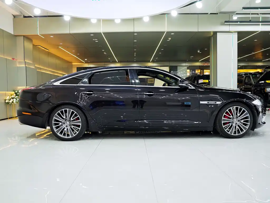 Jaguar XJ 2014 — фото 8