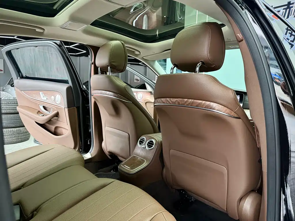 Mercedes-Benz E-Class 2023 — фото 13