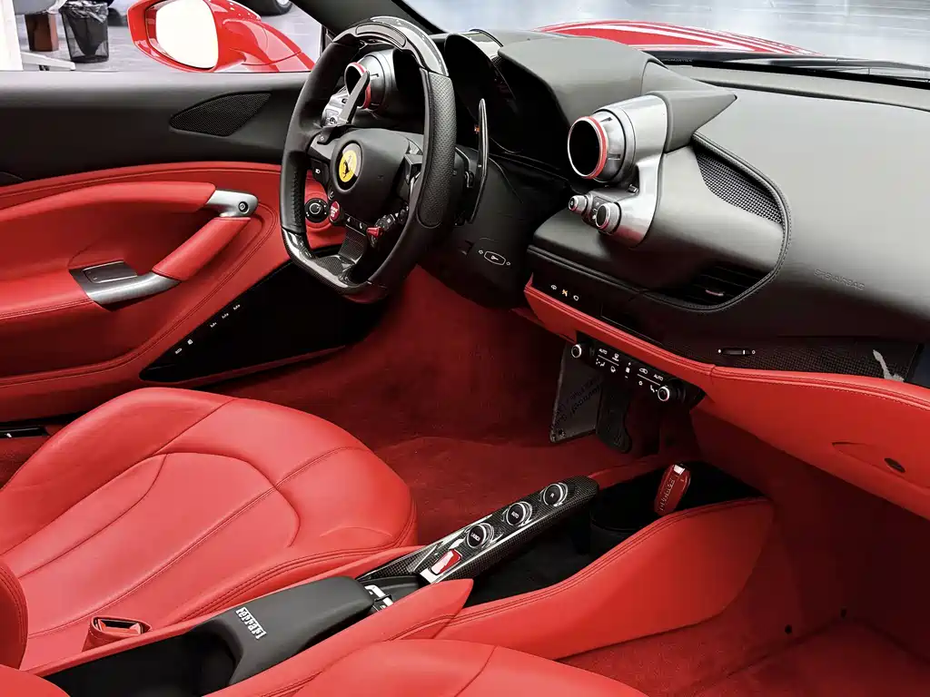 Ferrari F8 2022 — фото 18