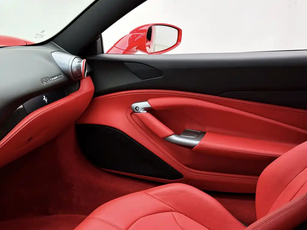 Ferrari F8 2022 — фото 15