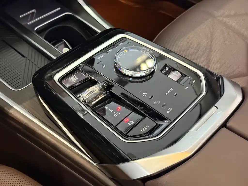 BMW 7 Series 2024 — фото 10