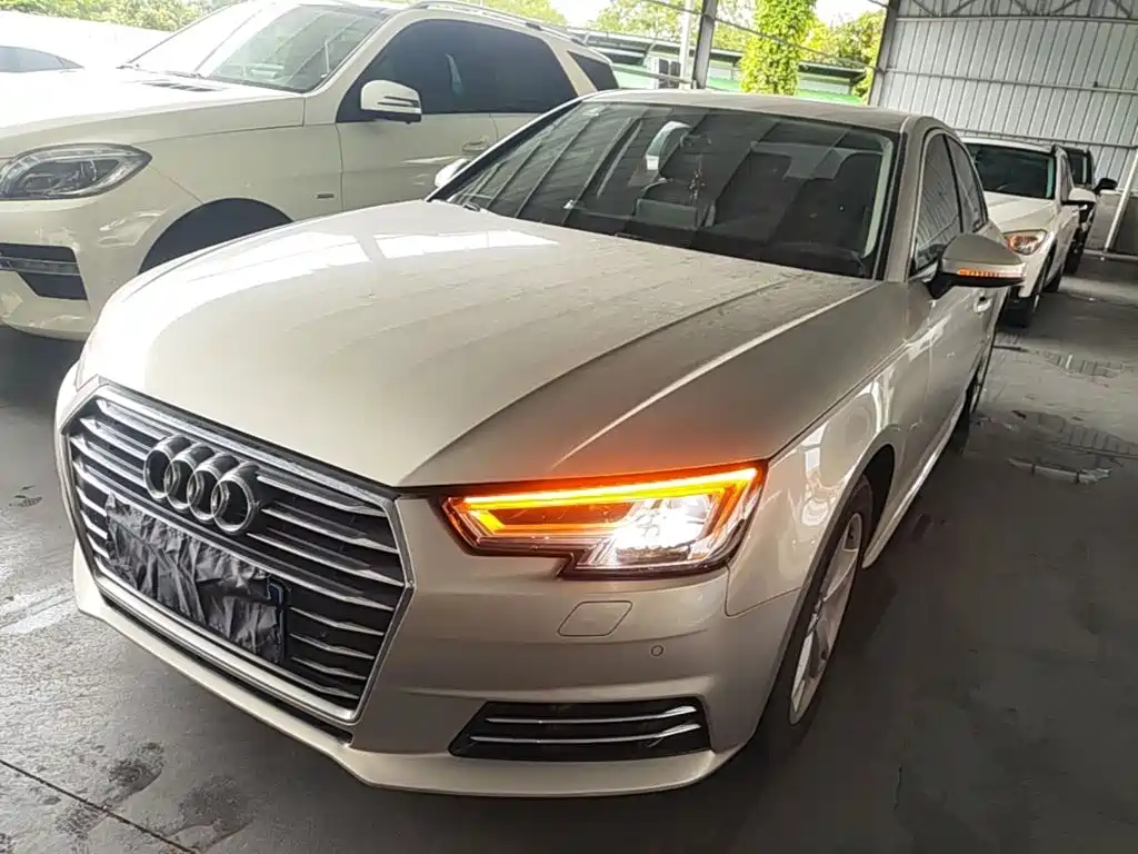 Audi A4L 2017 — фото 1