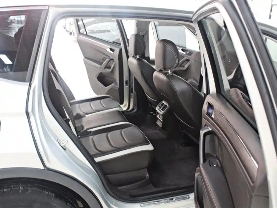 Volkswagen Tiguan L 2017 — фото 12