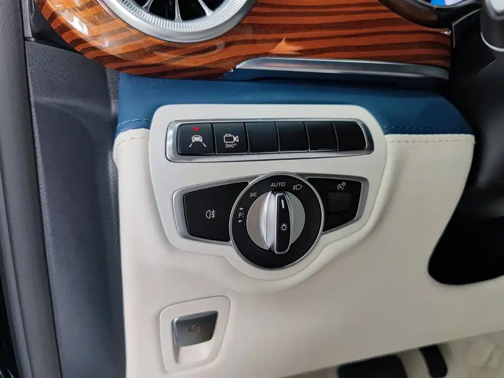 Mercedes-Benz V-Class 2023 — фото 14
