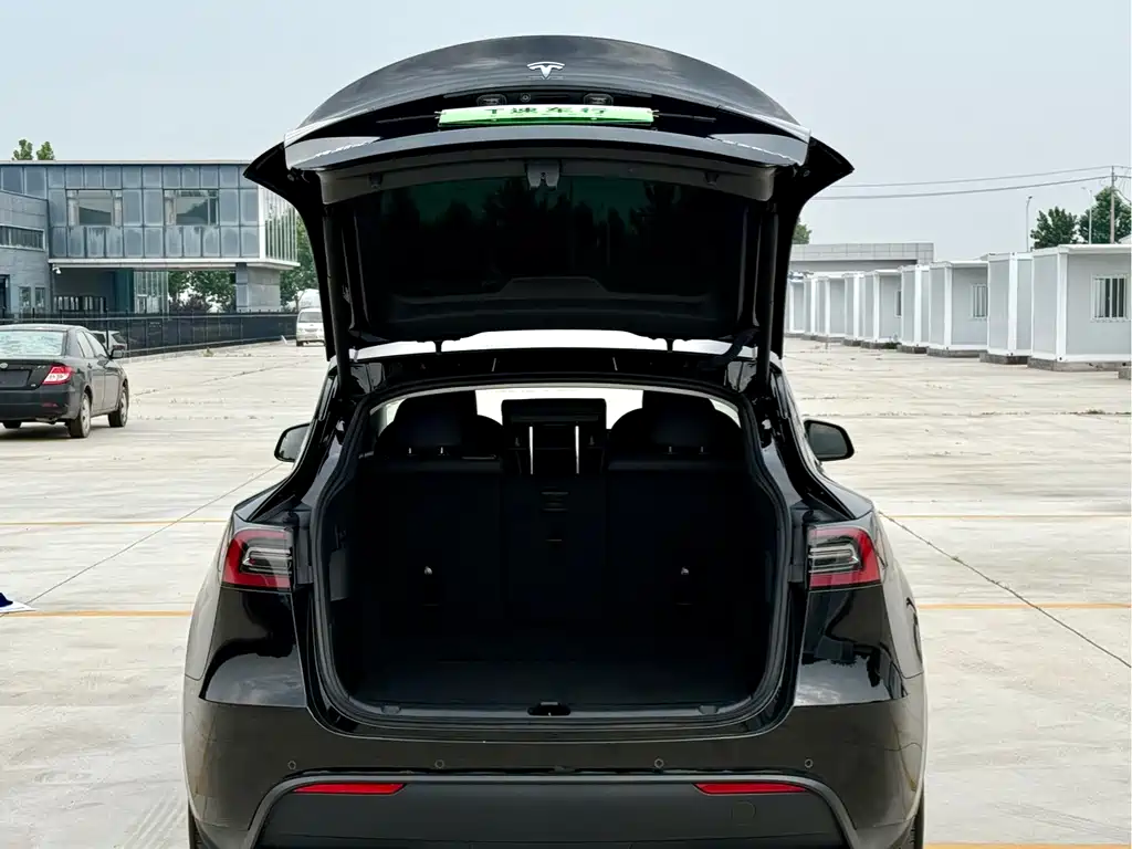 Tesla Model Y 2023 — фото 9