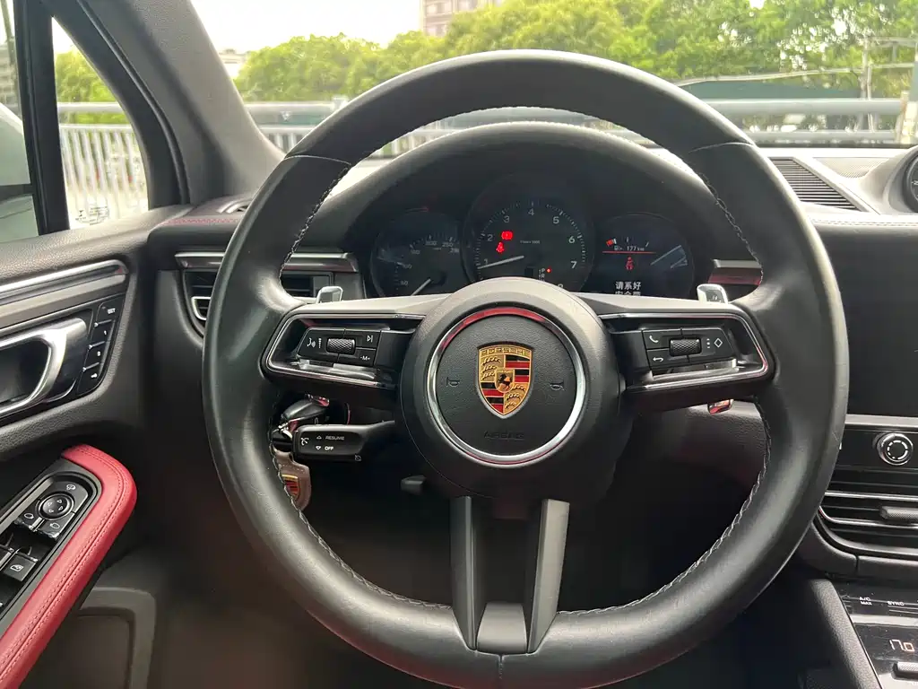 Porsche Macan 2023 — фото 13