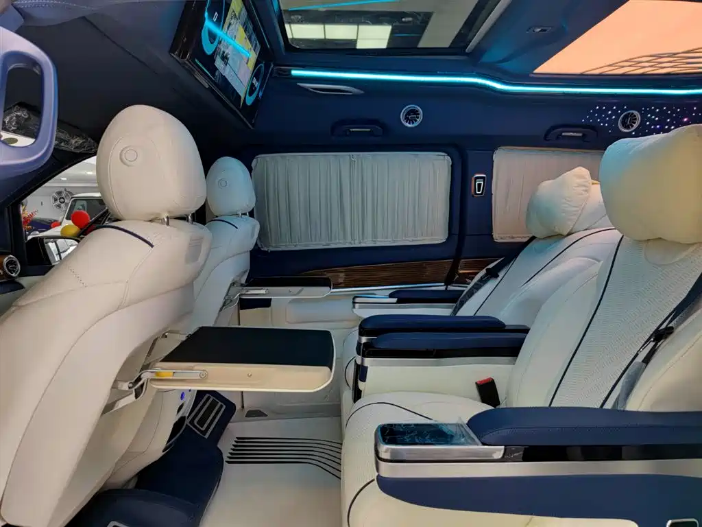 Mercedes-Benz V-Class 2023 — фото 21