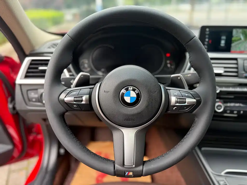 BMW 3 Series 2018 — фото 20