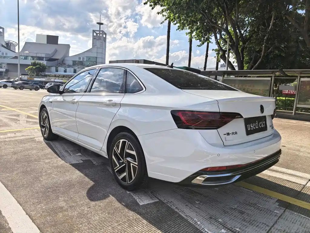 Volkswagen Sagitar 2022