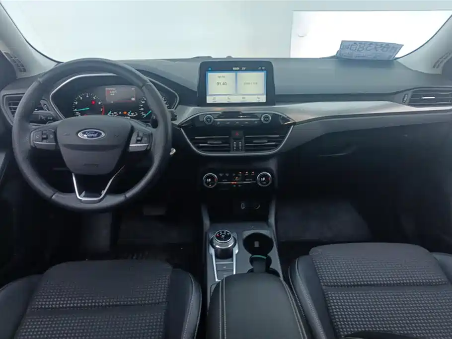 Ford Focus 2018 — фото 12