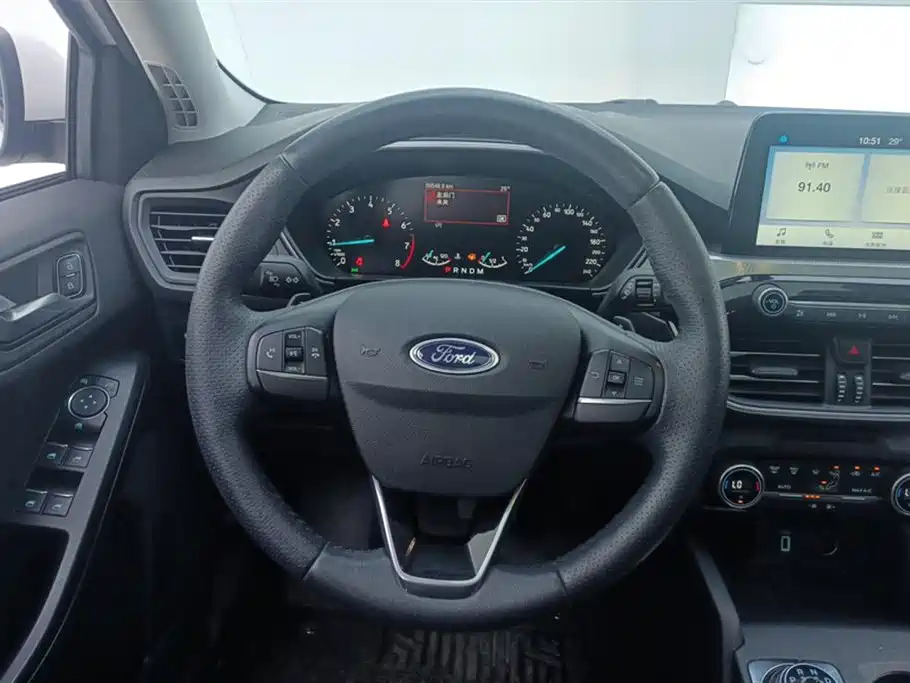 Ford Focus 2018 — фото 15