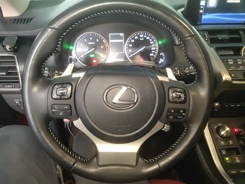 Lexus NX 2021 — фото 11