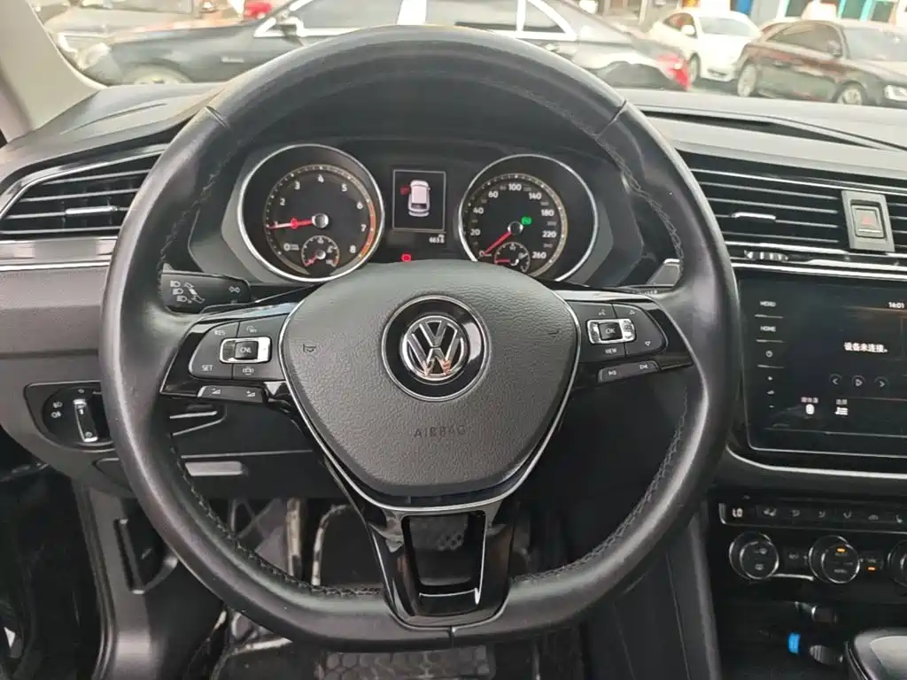 Volkswagen Tiguan L 2020 — фото 11