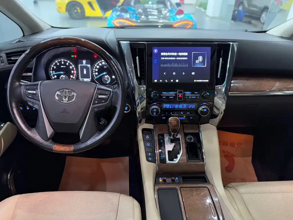 Toyota Alphard 2018 — фото 9