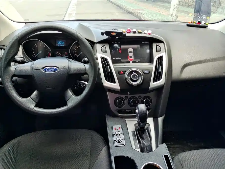 Ford Focus 2014 — фото 12