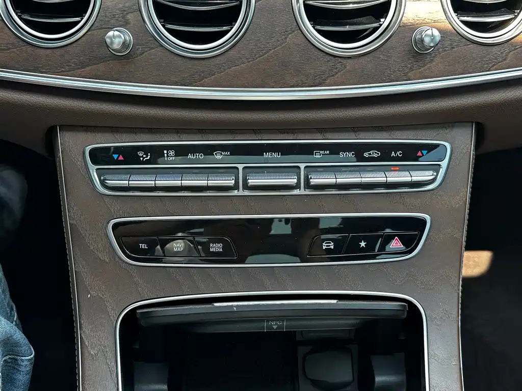Mercedes-Benz E-Class 2021 — фото 12