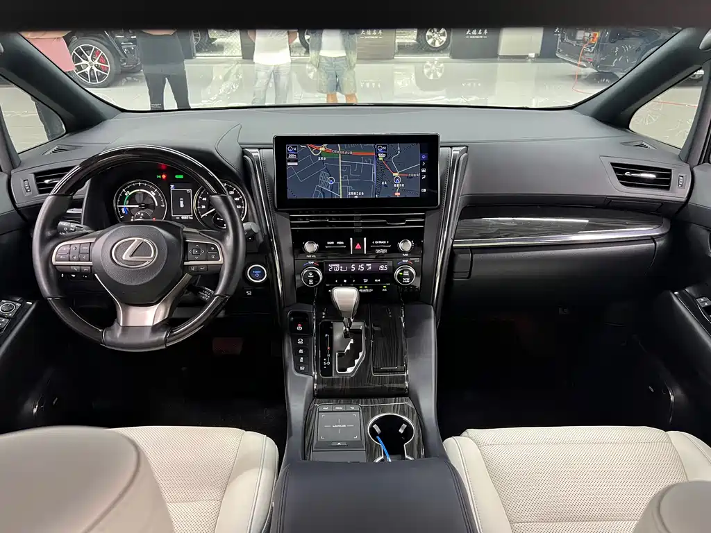 Lexus LM 2021 — фото 15