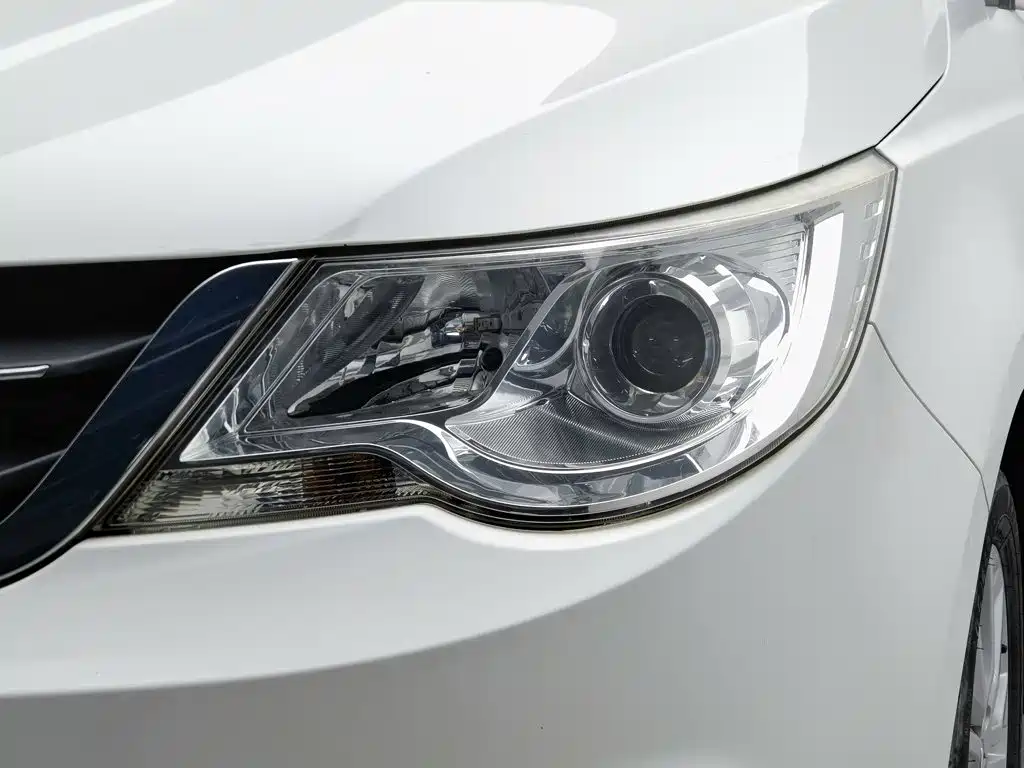 Baojun 730 2015