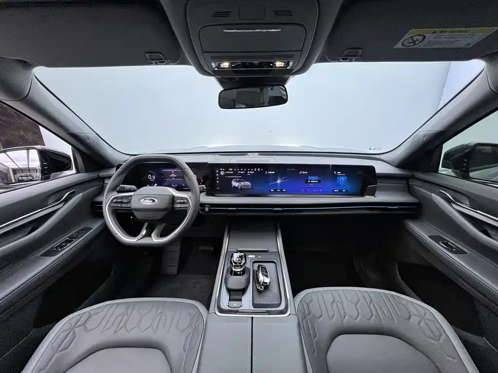 Ford Edge 2024 — фото 13