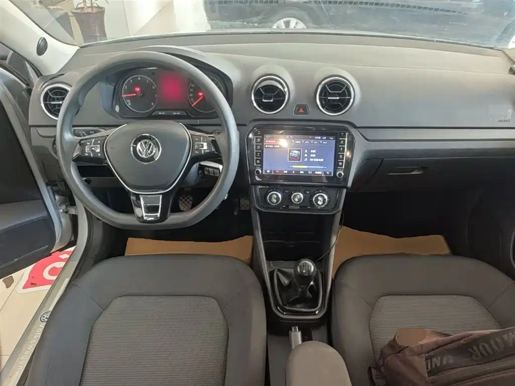Volkswagen Jetta 2019 — фото 10