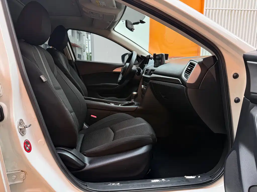 Mazda 3 Axela 2017 — фото 19