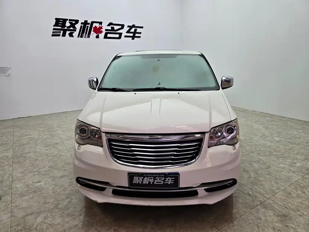 Chrysler Grand Voyager 2013 — фото 3
