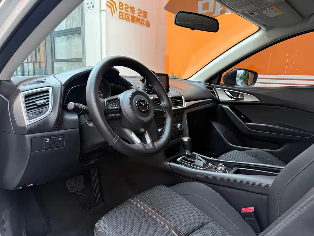 Mazda 3 Axela 2017 — фото 13