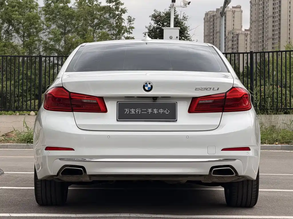 BMW 5 Series 2018 — фото 25