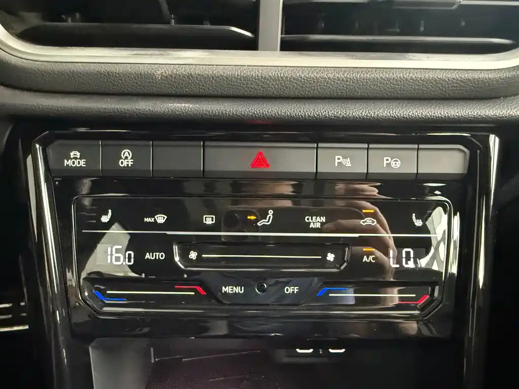 Volkswagen T-Roc 2023 — фото 17