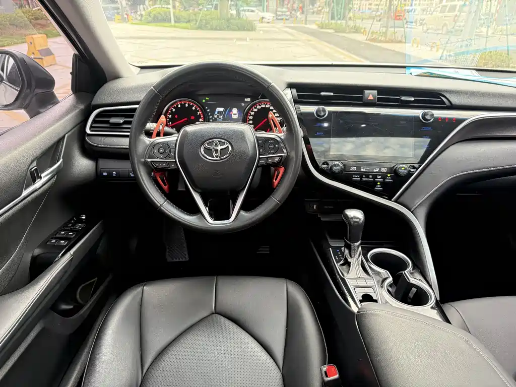 Toyota Camry 2020 — фото 5