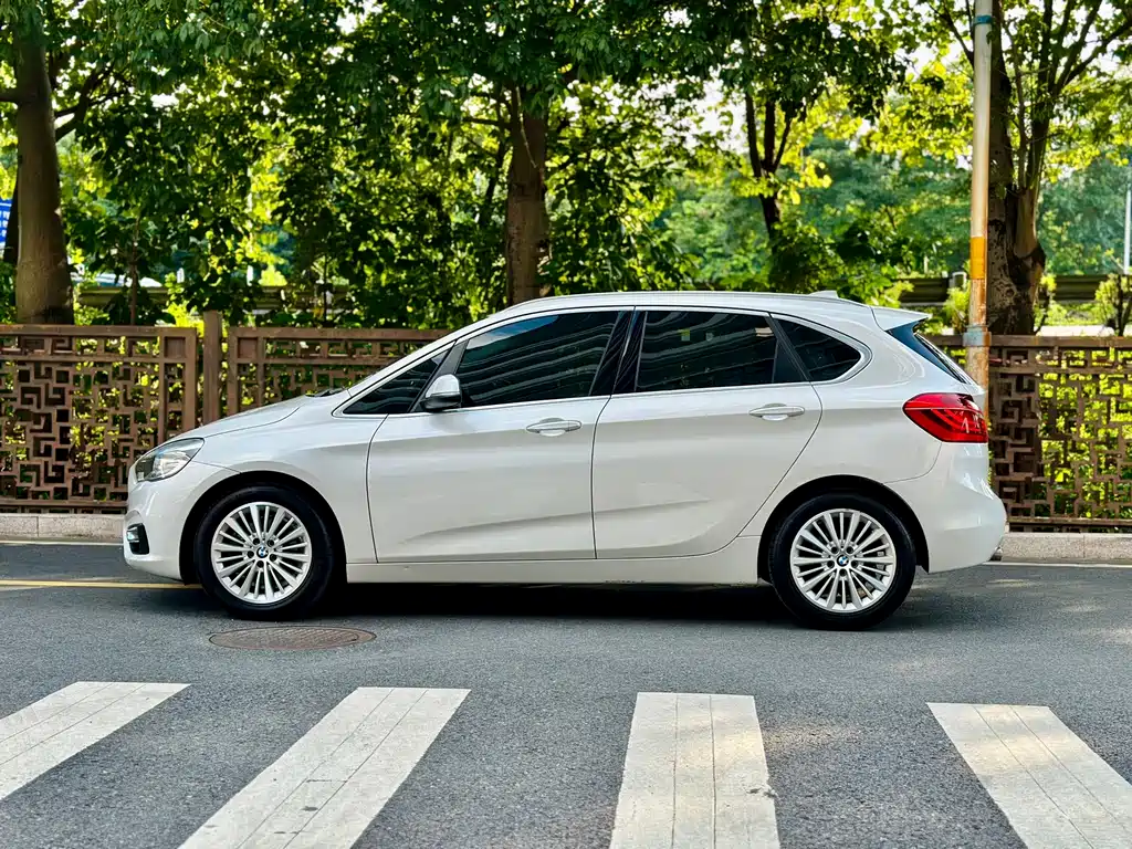 BMW 2 Series Station Wagon 2015 — фото 3