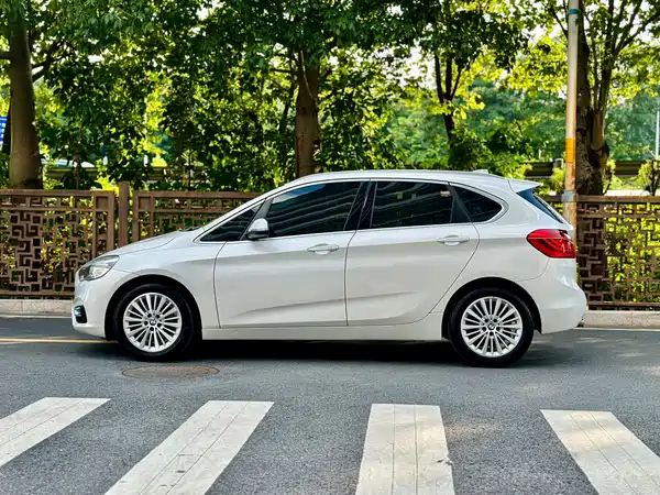 BMW 2 Series Station Wagon 2015