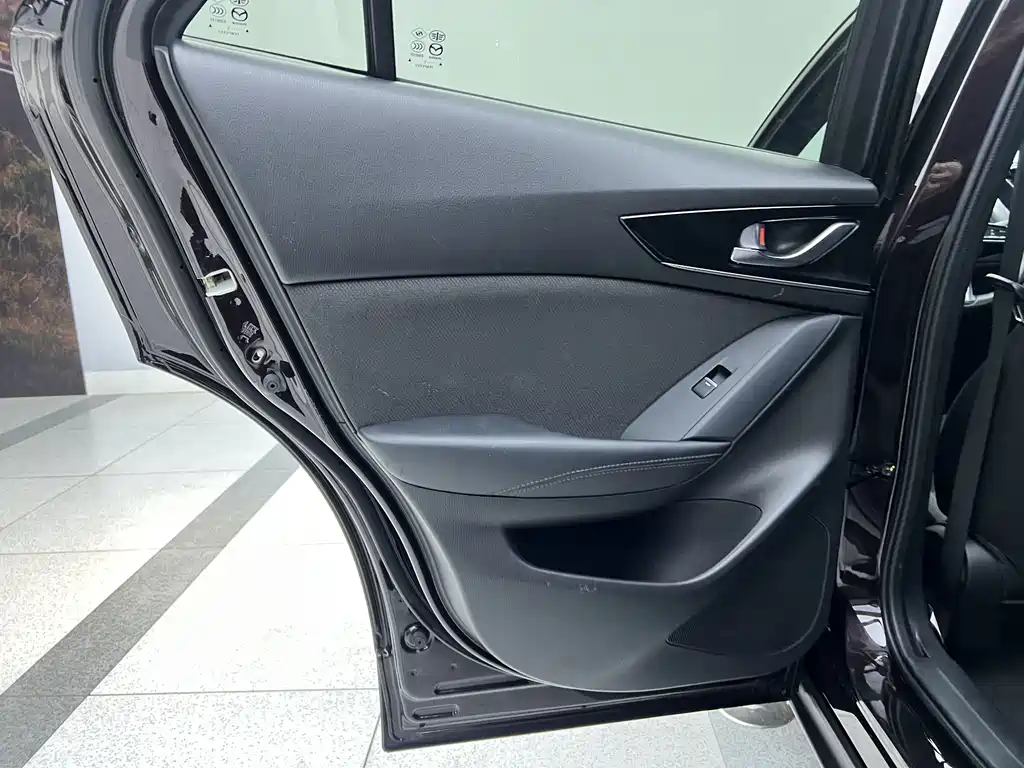 Mazda CX-4 2023 — фото 15