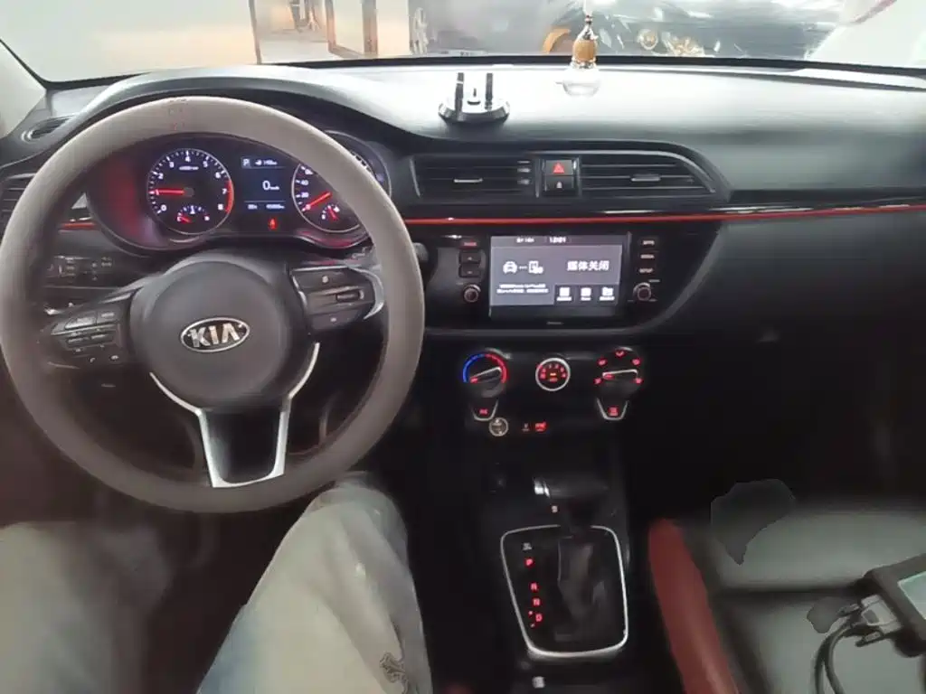 Kia KX Cross 2019 — фото 10