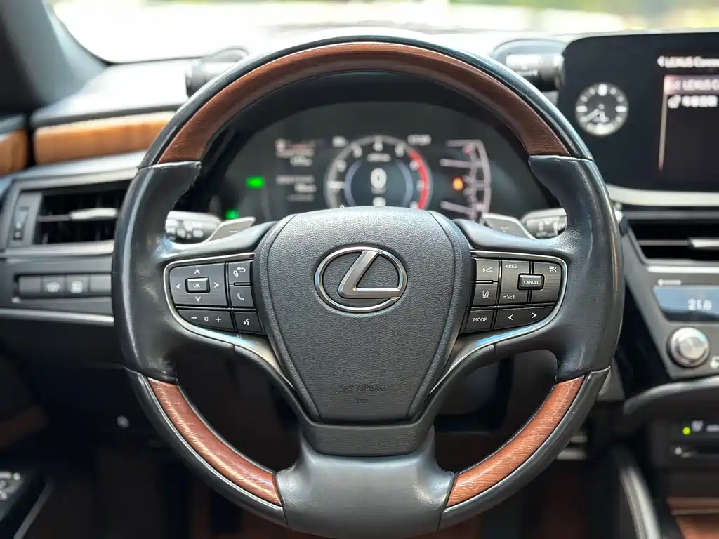 Lexus ES 2021 — фото 11
