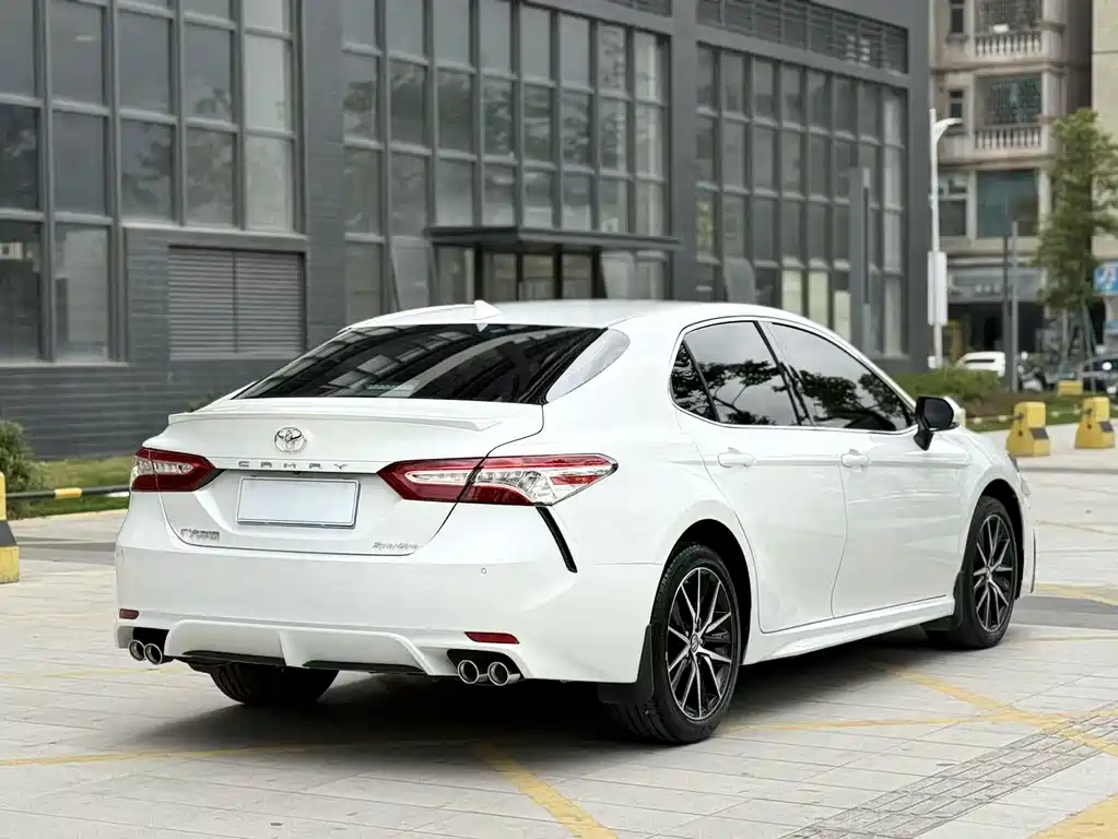Toyota Camry 2022 — фото 7