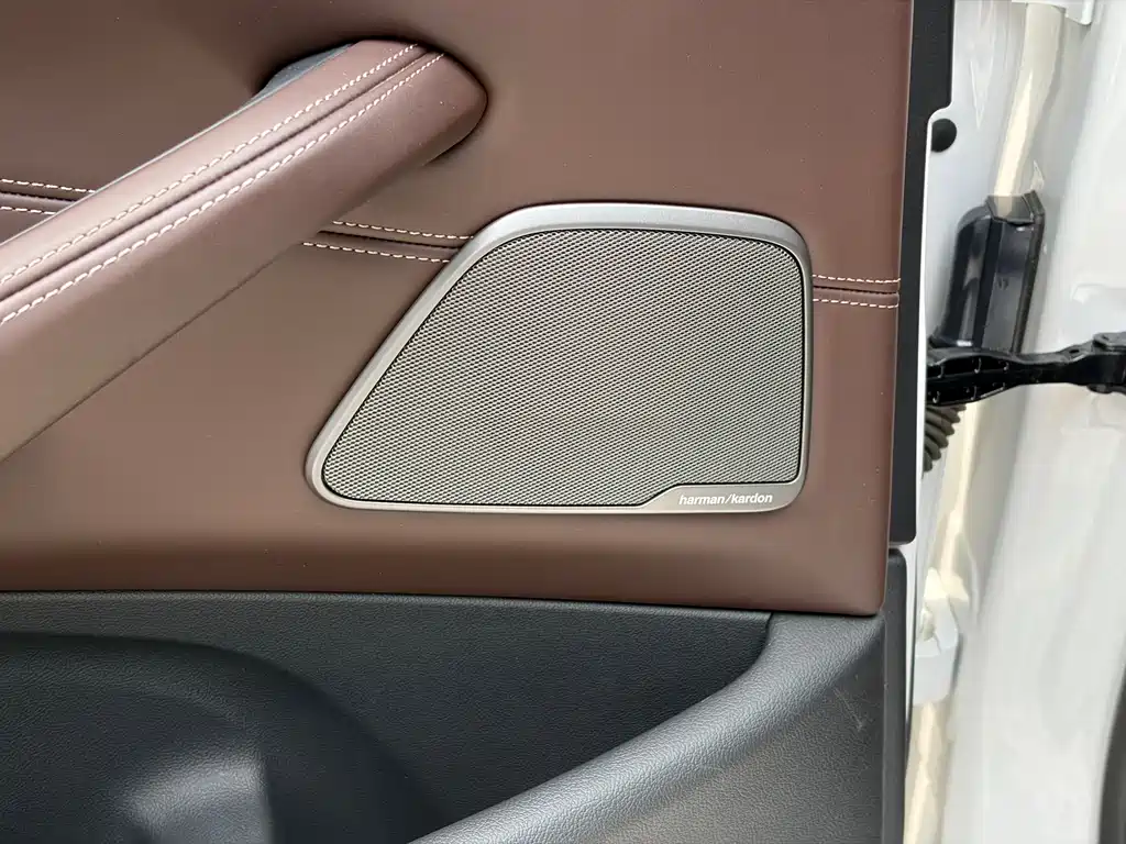 BMW 5 Series New Energy 2019 — фото 17