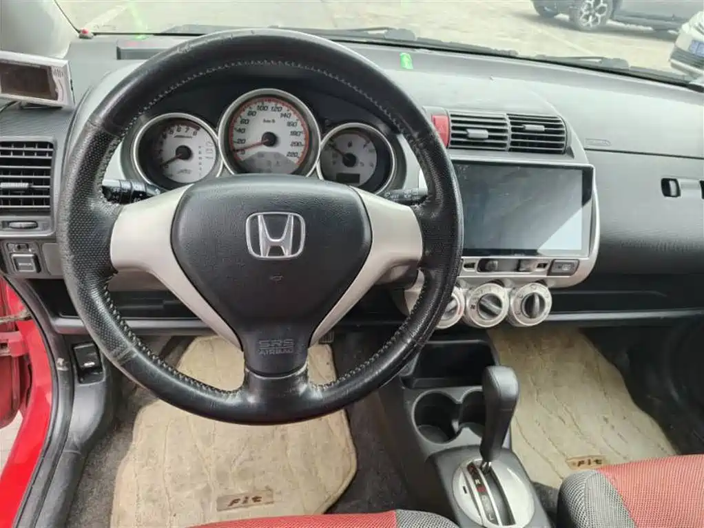 Honda Fit 2006 — фото 11