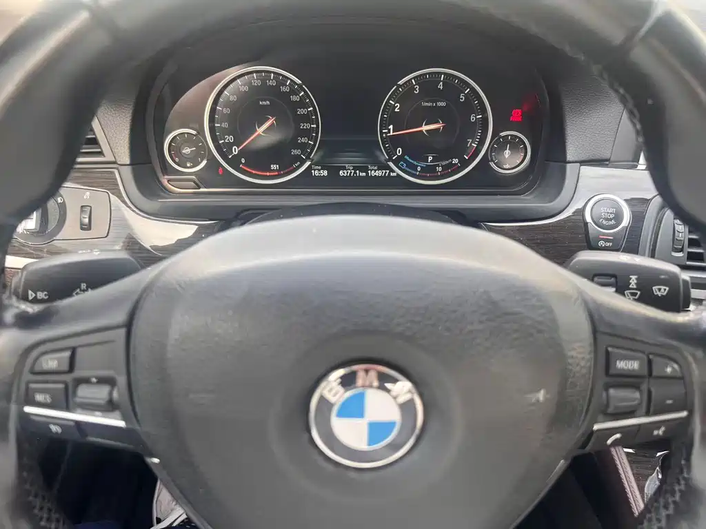 BMW 5 Series 2014 — фото 10