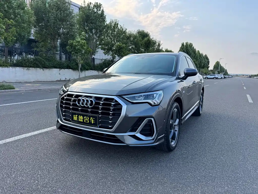 Audi Q3 2022 — фото 1