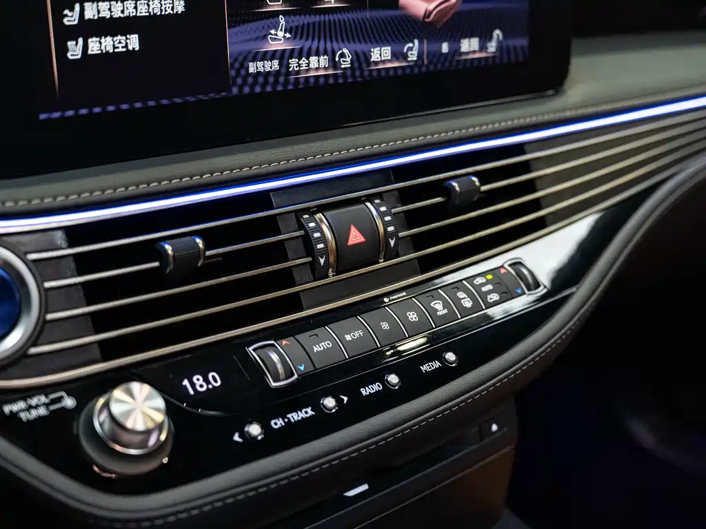 Lexus LS 2021 — фото 17