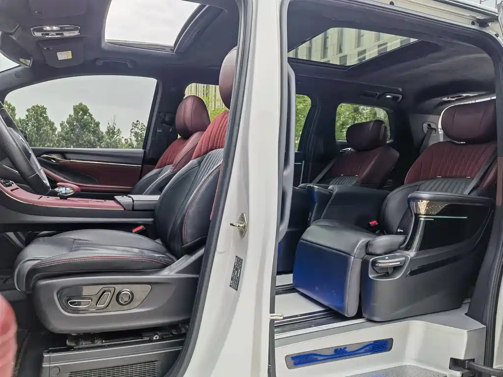 GAC Motor Trumpchi M8 2023 — фото 15