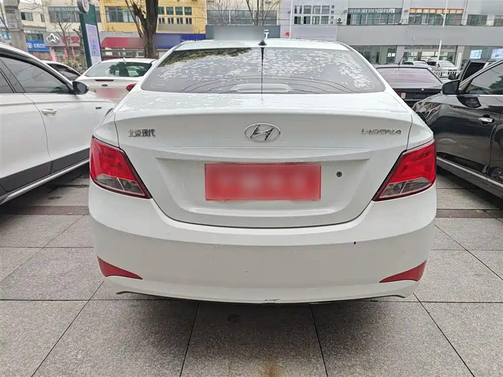 Hyundai Verna 2015 — фото 6
