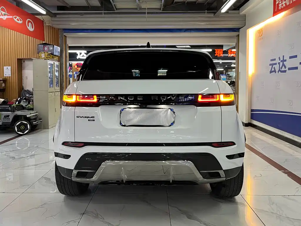 Land Rover Evoque 2023 — фото 4