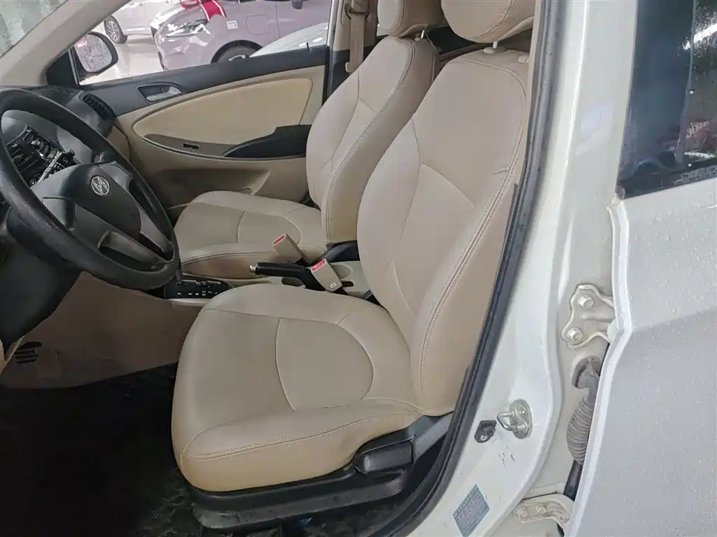 Hyundai Verna 2014 — фото 15