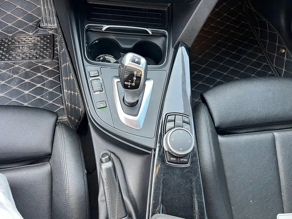 BMW 3 Series GT 2018 — фото 13