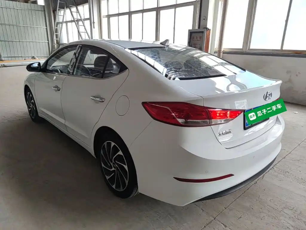 Hyundai Elantra 2020 — фото 5